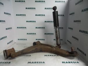Usagé Bras de suspension bas avant droit Renault Master III (ED/HD/UD) 2.5 dCi 16V 100 Prix € 50,00 Règlement à la marge proposé par Maresia Parts