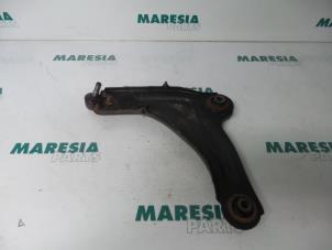Used Front lower wishbone, left Renault Laguna II Grandtour (KG) 2.0 16V IDE Price € 20,00 Margin scheme offered by Maresia Parts