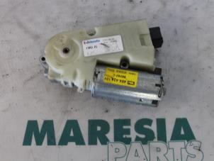 Used Sunroof motor Renault Laguna II Grandtour (KG) 1.9 dCi 120 Price € 105,00 Margin scheme offered by Maresia Parts