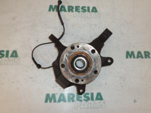 Used Knuckle, front right Renault Laguna II Grandtour (KG) 1.9 dCi 120 Price € 40,00 Margin scheme offered by Maresia Parts