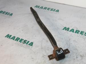 Usagé Bras de suspension arrière droit Alfa Romeo 147 (937) 1.6 HP Twin Spark 16V Prix € 35,00 Règlement à la marge proposé par Maresia Parts