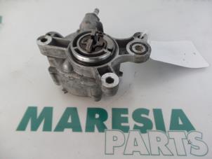 Used Vacuum pump (diesel) Peugeot 407 SW (6E) 2.0 HDiF 16V Price € 50,00 Margin scheme offered by Maresia Parts