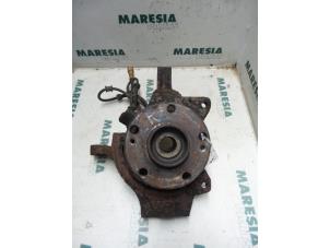 Used Knuckle, front right Renault Safrane II 2.5 20V RXE,RXT Price € 35,00 Margin scheme offered by Maresia Parts