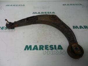 Used Front lower wishbone, left Renault Safrane II 2.5 20V RXE,RXT Price € 50,00 Margin scheme offered by Maresia Parts