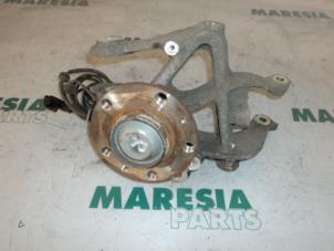 Used Knuckle, rear right Peugeot 407 SW (6E) 2.0 HDiF 16V Price € 75,00 Margin scheme offered by Maresia Parts