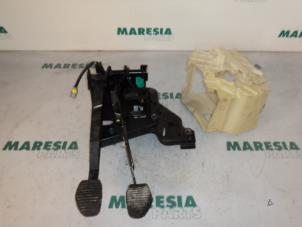 Używane Zestaw pedalów Peugeot 407 SW (6E) 2.0 HDiF 16V Cena € 85,00 Procedura marży oferowane przez Maresia Parts
