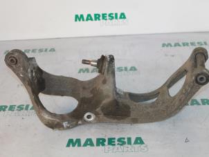 Używane Wahacz zawieszenia prawy przód Peugeot 407 (6D) 1.6 HDi 16V Cena € 50,00 Procedura marży oferowane przez Maresia Parts