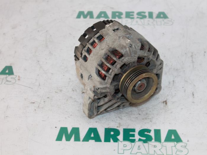 Used Dynamo Renault Clio II (BB/CB) 1.2 16V Price € 40,00 Margin scheme offered by Maresia Parts