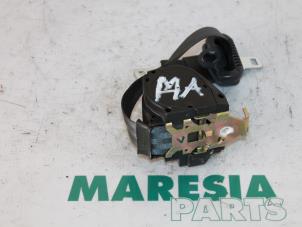 Used Rear seatbelt, centre Renault Clio II (BB/CB) 1.2 16V Price € 20,00 Margin scheme offered by Maresia Parts