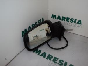Used Wing mirror, left Peugeot 407 (6D) 1.6 HDi 16V Price € 65,00 Margin scheme offered by Maresia Parts
