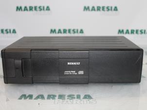 Used CD changer Renault Laguna II Grandtour (KG) 1.9 dCi 120 Price € 45,00 Margin scheme offered by Maresia Parts