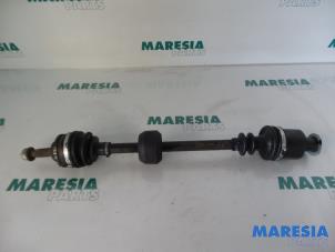 Used Front drive shaft, right Renault Clio II (BB/CB) 1.2 16V Price € 60,00 Margin scheme offered by Maresia Parts