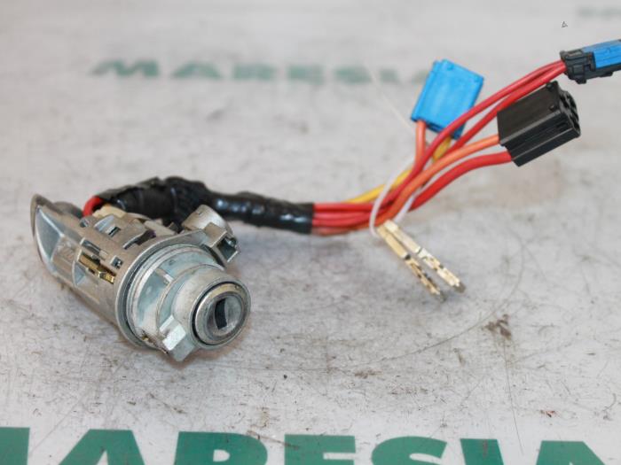 Używane Stacyjka + Kluczyk Peugeot 607 (9D/U) 2.2 HDi 16V FAP Cena € 60,00 Procedura marży oferowane przez Maresia Parts