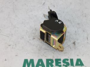 Used Rear seatbelt, centre Peugeot 607 (9D/U) 2.2 HDi 16V FAP Price € 35,00 Margin scheme offered by Maresia Parts