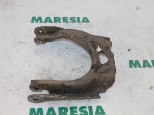 Used Front upper wishbone, right Peugeot 407 (6D) 1.6 HDi 16V Price € 25,00 Margin scheme offered by Maresia Parts