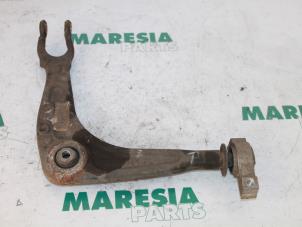 Usagé Bras de suspension bas avant droit Peugeot 407 (6D) 1.6 HDi 16V Prix € 40,00 Règlement à la marge proposé par Maresia Parts