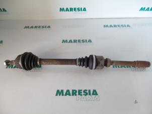 Usagé Arbre de transmission avant droit Peugeot 307 SW (3H) 1.6 16V Prix € 60,00 Règlement à la marge proposé par Maresia Parts