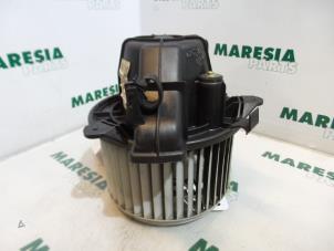 Usagé Moteur de ventilation chauffage Fiat Stilo (192A/B) 1.6 16V 5-Drs. Prix € 25,00 Règlement à la marge proposé par Maresia Parts