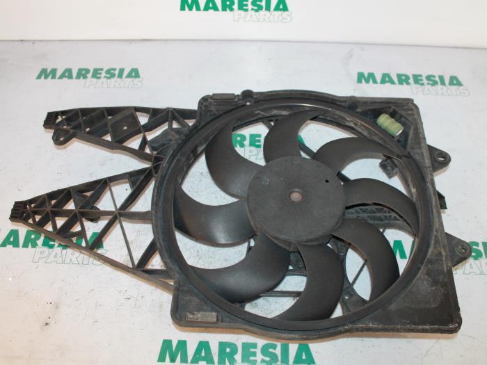 Używane Silnik wentylatora Fiat Grande Punto (199) 1.3 JTD Multijet 16V 85 Actual Cena € 39,95 Procedura marży oferowane przez Maresia Parts