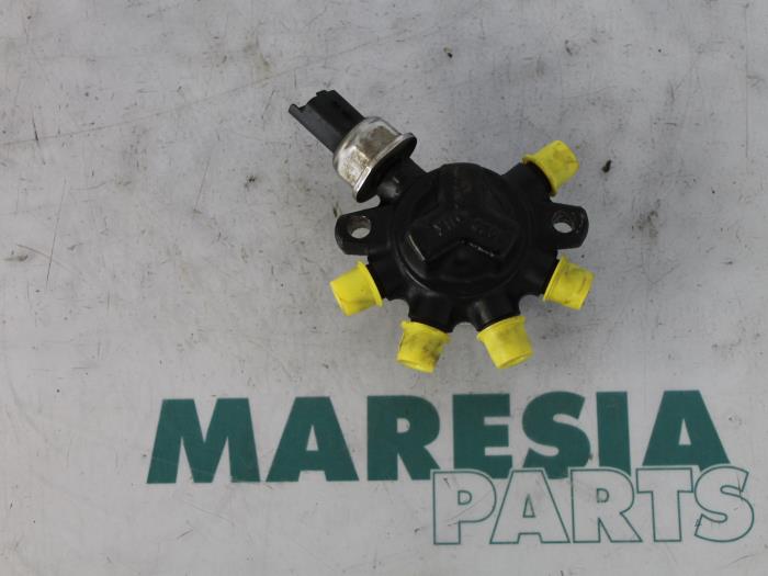 Usagé Système d'injection Renault Clio II Societe (SB) 1.5 dCi 65 Prix € 50,00 Règlement à la marge proposé par Maresia Parts