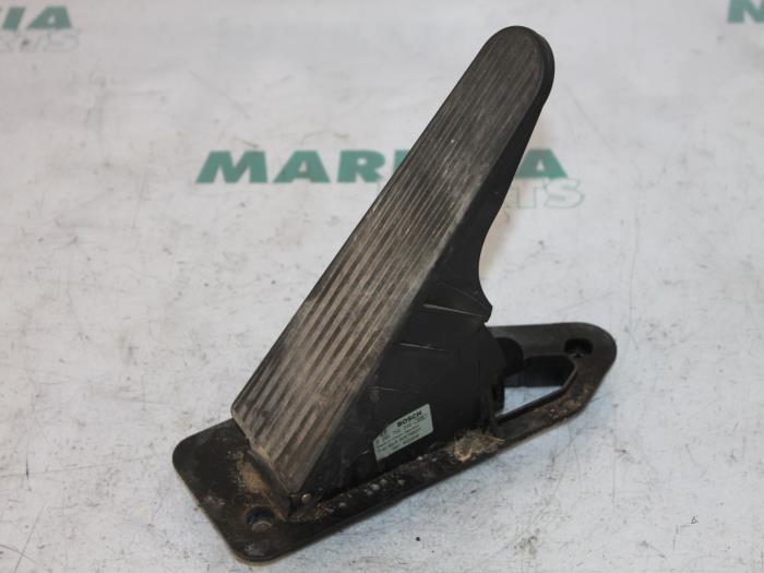 Begagnade Gaspedalsensor Lancia Thesis (841) 2.4 20V Pris € 75,00 Marginaltabell erbjuds av Maresia Parts