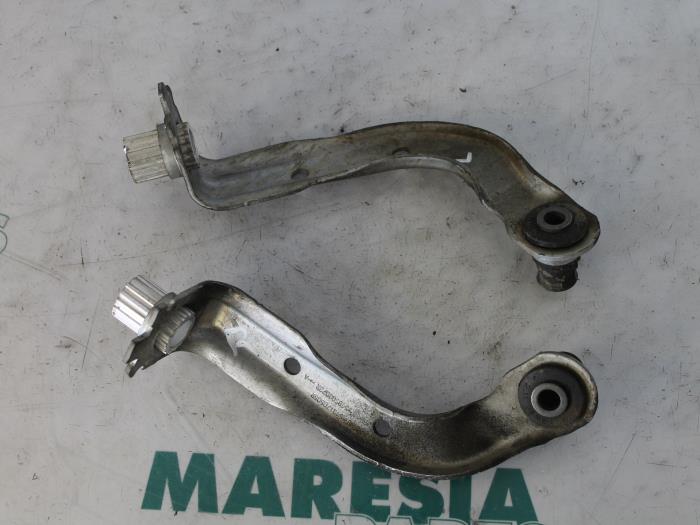 Begagnade Underram Renault Clio IV (5R) 0.9 Energy TCE 90 12V Pris € 25,00 Marginaltabell erbjuds av Maresia Parts