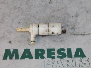 Używane Pompa spryskiwacza przód Lancia Thesis (841) 2.4 20V Cena € 25,00 Procedura marży oferowane przez Maresia Parts