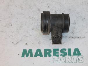 Usados Medidor de flujo de aire Lancia Thesis (841) 2.4 20V Precio € 35,00 Norma de margen ofrecido por Maresia Parts