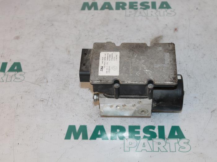 Używane Pompa ABS Lancia Thesis (841) 2.4 20V Cena € 210,00 Procedura marży oferowane przez Maresia Parts