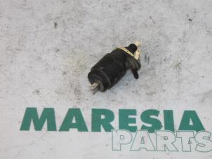 Used Windscreen washer pump Fiat Stilo (192A/B) 1.8 16V 3-Drs. Price € 15,00 Margin scheme offered by Maresia Parts