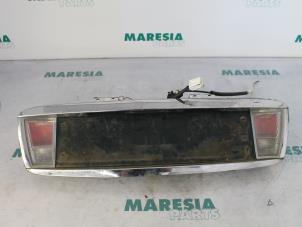 Usagé Réflecteur plaque arrière Lancia Thesis (841) 2.4 20V Prix € 157,50 Règlement à la marge proposé par Maresia Parts