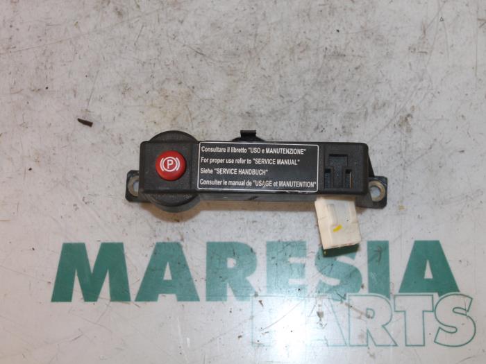 Gebrauchte Handbremse Schalter Lancia Thesis (841) 2.4 20V Preis € 105,00 Margenregelung angeboten von Maresia Parts