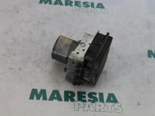 Używane Pompa ABS Renault Scénic II (JM) 1.9 dCi 120 Cena € 75,00 Procedura marży oferowane przez Maresia Parts