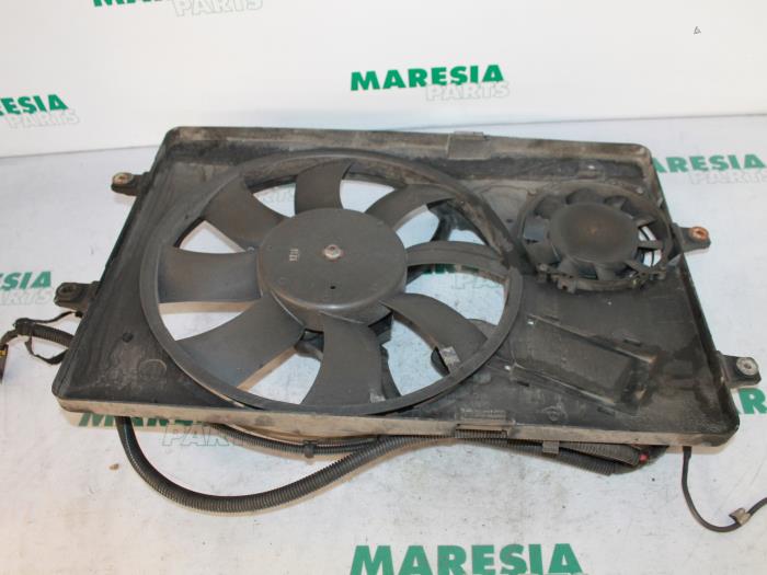 Używane Silnik wentylatora Lancia Thesis (841) 2.4 20V Cena € 49,99 Procedura marży oferowane przez Maresia Parts