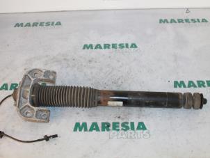 Usagé Amortisseur arrière gauche Lancia Thesis (841) 2.4 20V Prix € 75,00 Règlement à la marge proposé par Maresia Parts