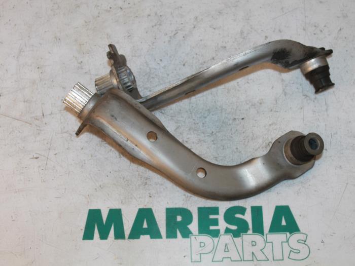 Begagnade Underram Renault Clio IV (5R) 1.6 Turbo 16V RS 200 EDC Pris € 25,00 Marginaltabell erbjuds av Maresia Parts
