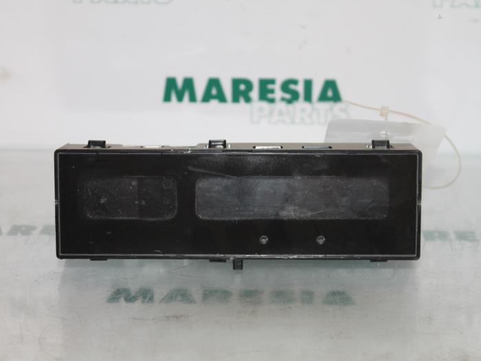 Begagnade Innerdisplay Renault Scénic I (JA) 1.8 16V Pris € 15,00 Marginaltabell erbjuds av Maresia Parts