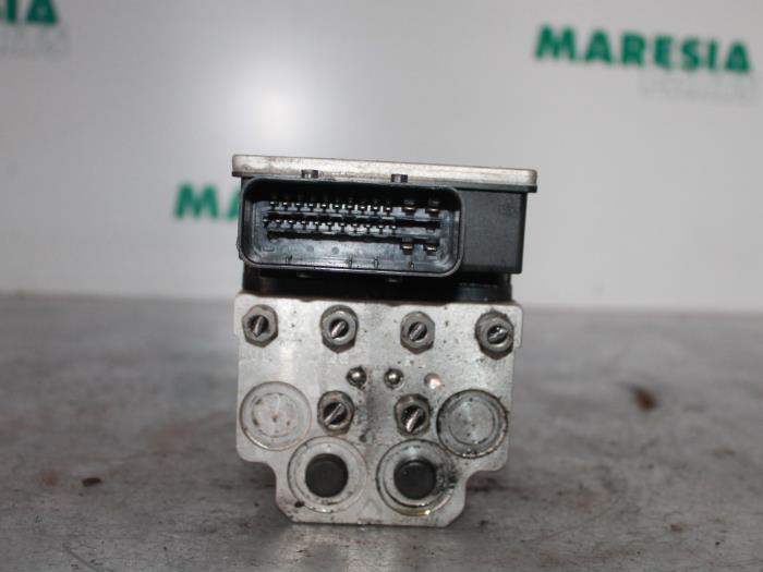 Usagé Bloc ABS Alfa Romeo 159 Sportwagon (939BX) 3.2 JTS V6 24V Q4 Prix € 157,50 Règlement à la marge proposé par Maresia Parts