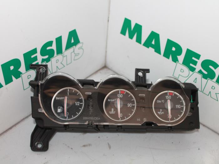 Begagnade Innerdisplay Alfa Romeo 159 Sportwagon (939BX) 3.2 JTS V6 24V Q4 Pris € 50,00 Marginaltabell erbjuds av Maresia Parts