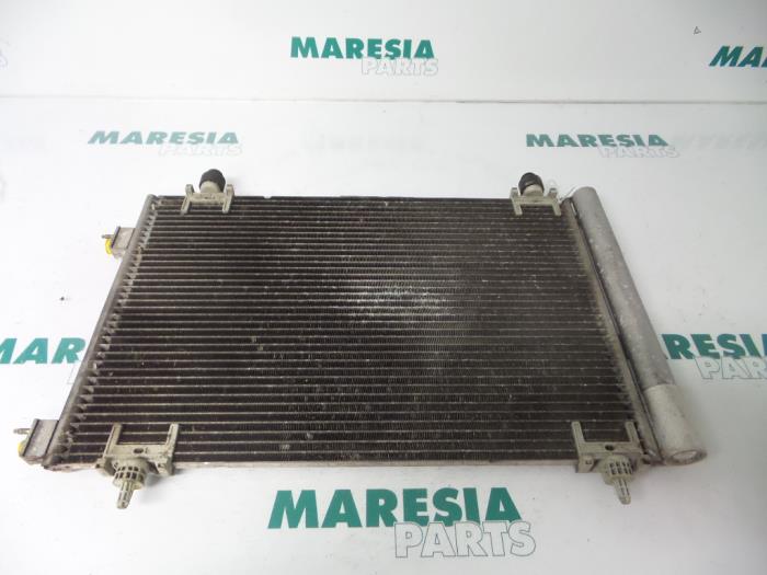 Air conditioning condenser from a Peugeot 307 CC (3B) 2.0 16V 2004