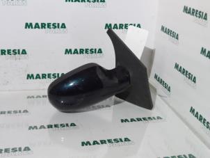 Used Wing mirror, right Renault Scénic I (JA) 1.8 16V Price € 20,00 Margin scheme offered by Maresia Parts