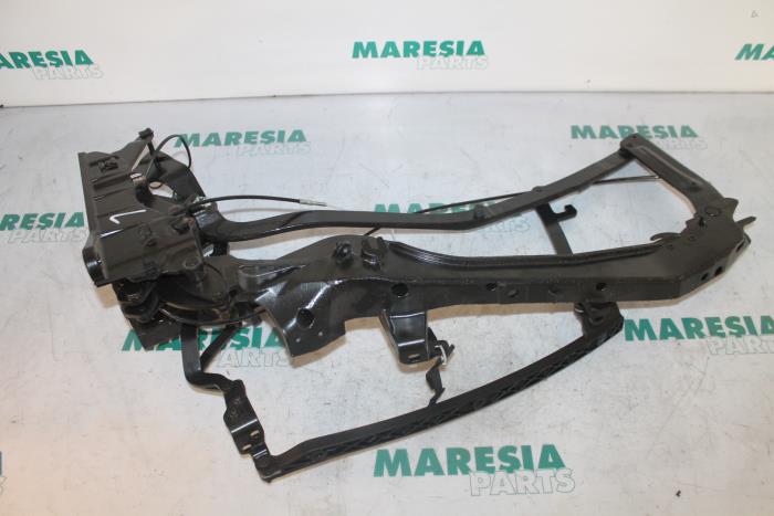 Używane Sterowanie dachu cabrio Peugeot 307 CC (3B) 2.0 16V Cena € 105,00 Procedura marży oferowane przez Maresia Parts