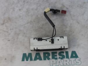 Used Navigation system Peugeot 307 CC (3B) 2.0 16V Price € 35,00 Margin scheme offered by Maresia Parts