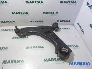 Usagé Bras de suspension bas avant gauche Peugeot Bipper (AA) 1.4 HDi Prix € 30,25 Prix TTC proposé par Maresia Parts