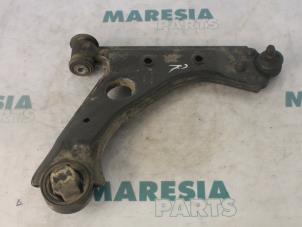 Usagé Bras de suspension bas avant droit Peugeot Bipper (AA) 1.4 HDi Prix € 30,25 Prix TTC proposé par Maresia Parts