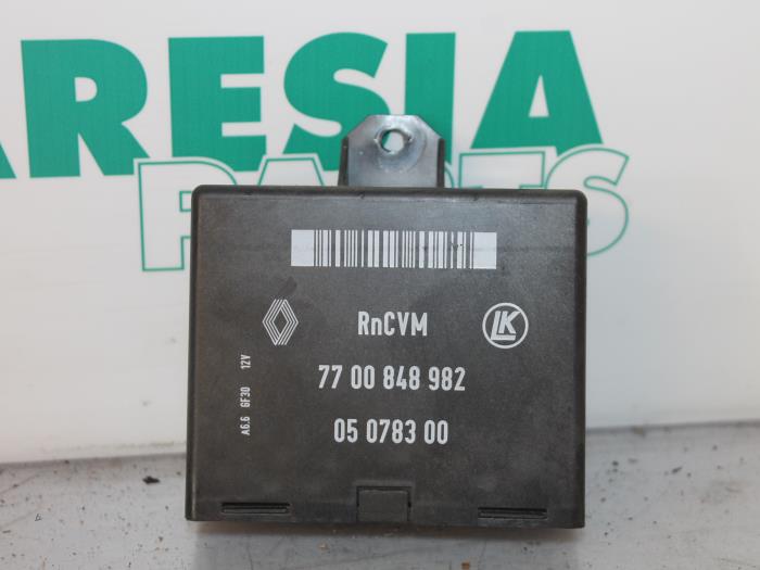 Usagé Ordinateur divers Renault Megane (EA) 2.0i Prix € 65,00 Règlement à la marge proposé par Maresia Parts