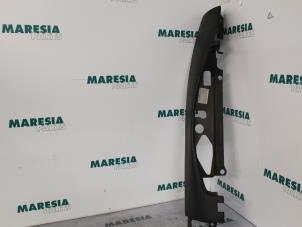 Usados Pieza de parachoques izquierda detrás Fiat Doblo (223A/119) 1.9 D Precio € 30,25 IVA incluido ofrecido por Maresia Parts