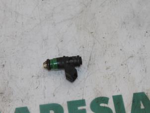Used Injector (petrol injection) Renault Scénic II (JM) 2.0 16V Price € 20,00 Margin scheme offered by Maresia Parts