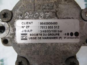 Używane Pompa wspomagania kierownicy Peugeot Expert (222/224) 2.0 HDi 90 Cena € 90,75 Z VAT oferowane przez Maresia Parts