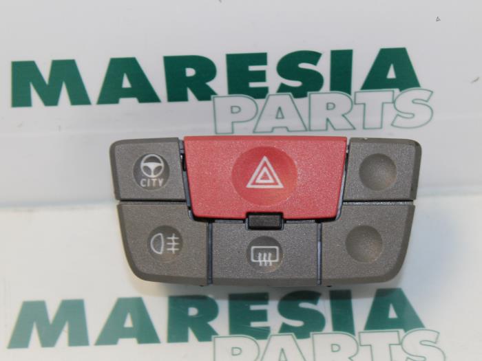 Usados Interruptor Fiat Panda (169) 1.2 Fire Precio € 25,00 Norma de margen ofrecido por Maresia Parts